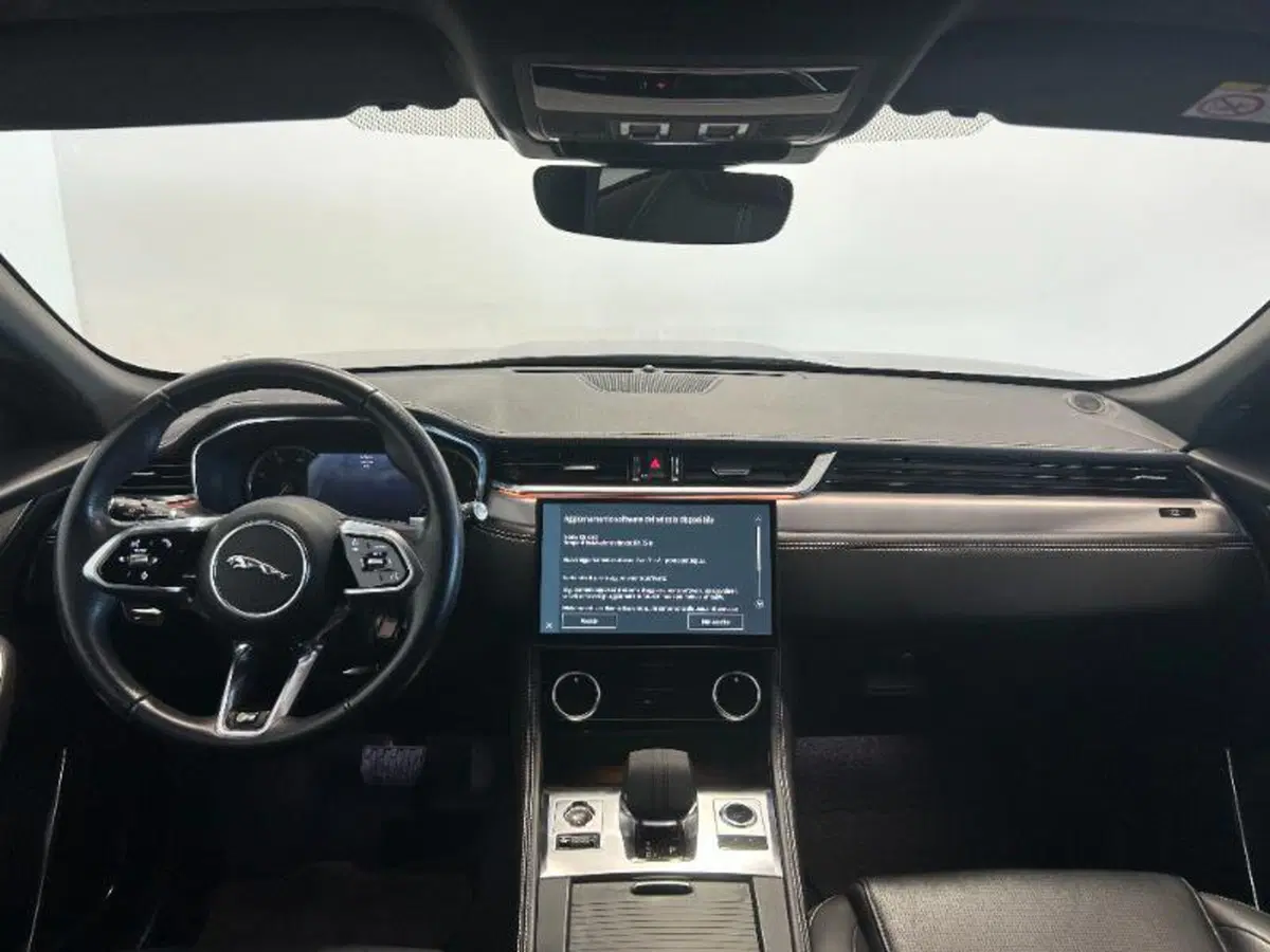 Jaguar F-Pace usata a Venezia (11)