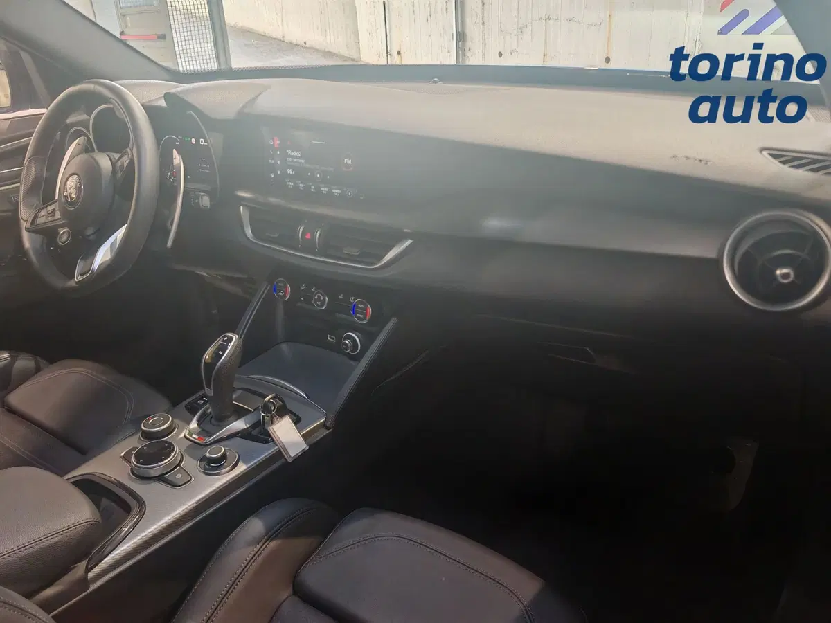 Alfa Romeo Stelvio usata a Torino (8)