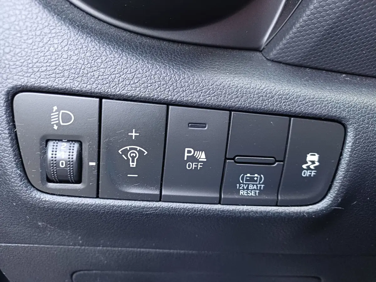 Hyundai Kona usata a Modena (16)