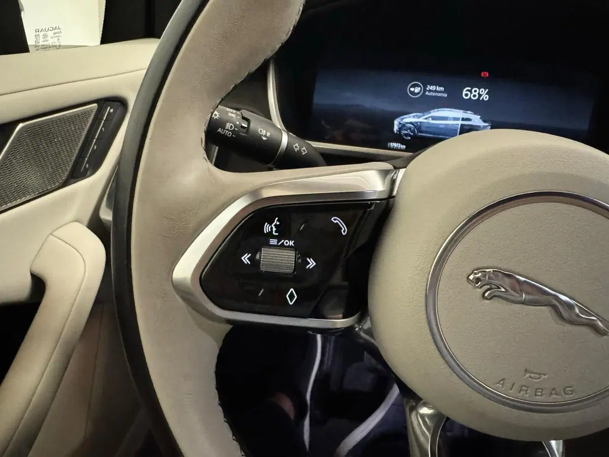 Jaguar I-Pace usata a Novara (20)