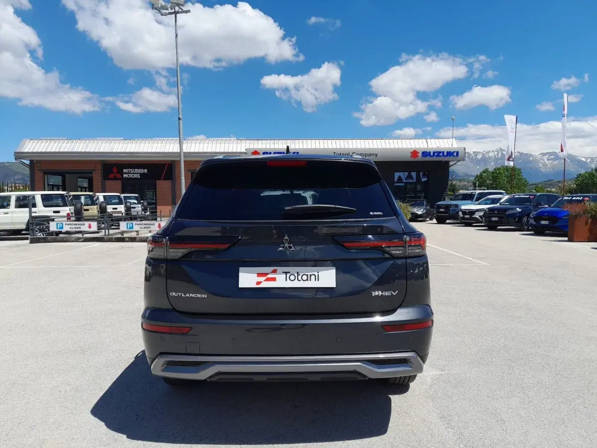 Mitsubishi Outlander nuova a L'Aquila (15)