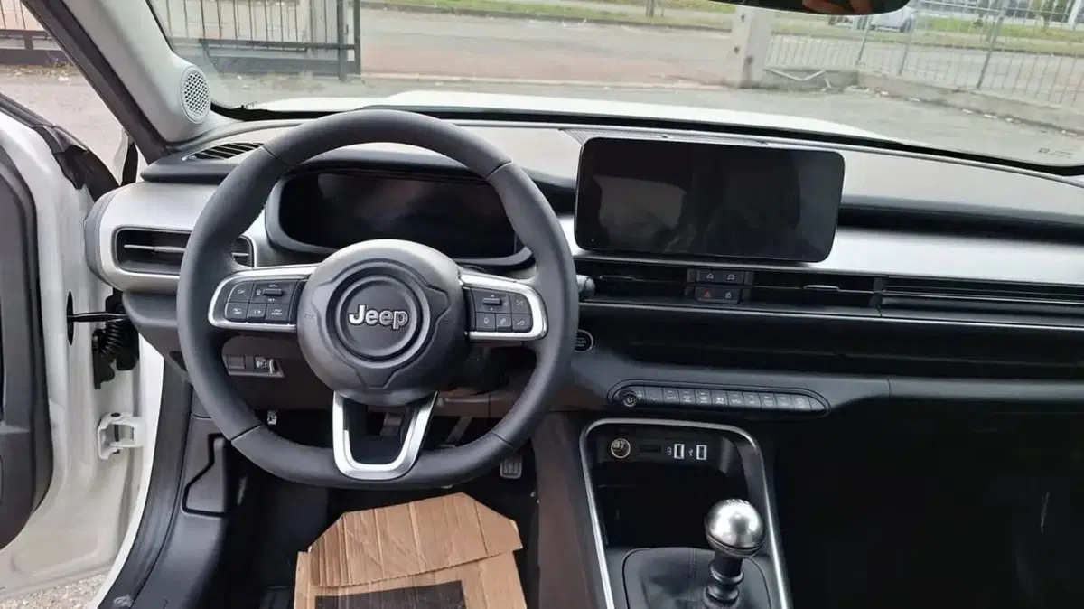 Jeep Avenger nuova a Imperia (8)