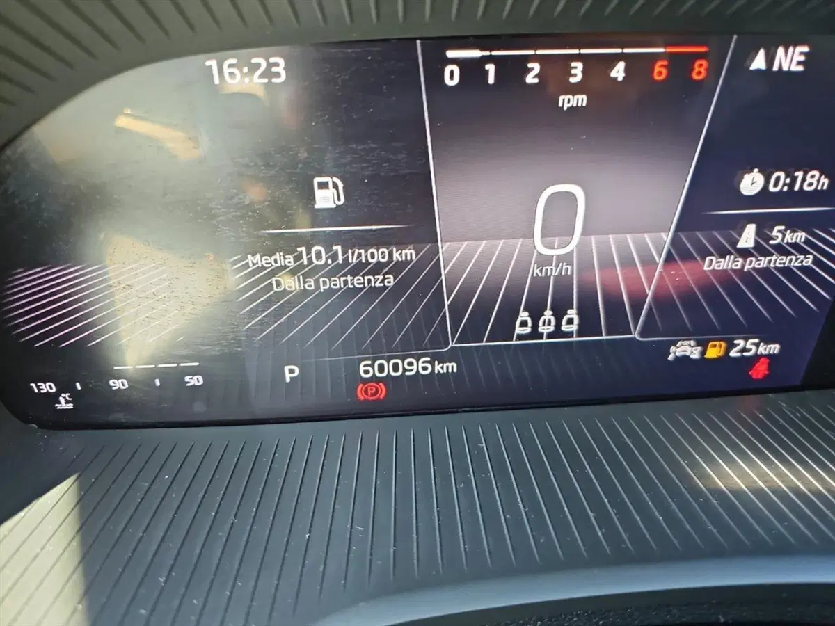 Skoda Karoq usata a Lecco (15)