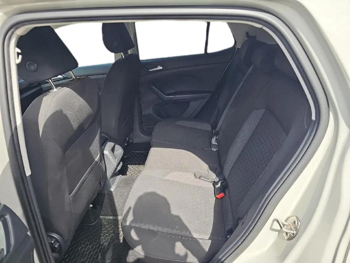 Volkswagen T-Cross usata a Lecco (12)