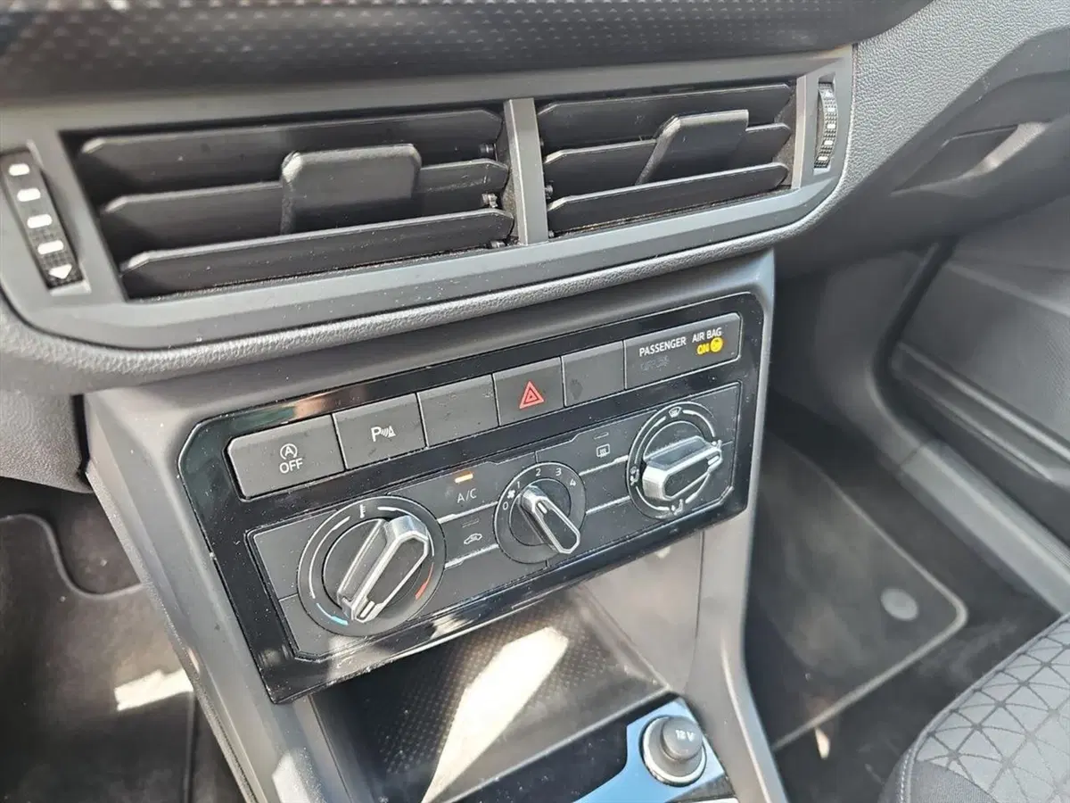 Volkswagen T-Cross usata a Lecco (14)
