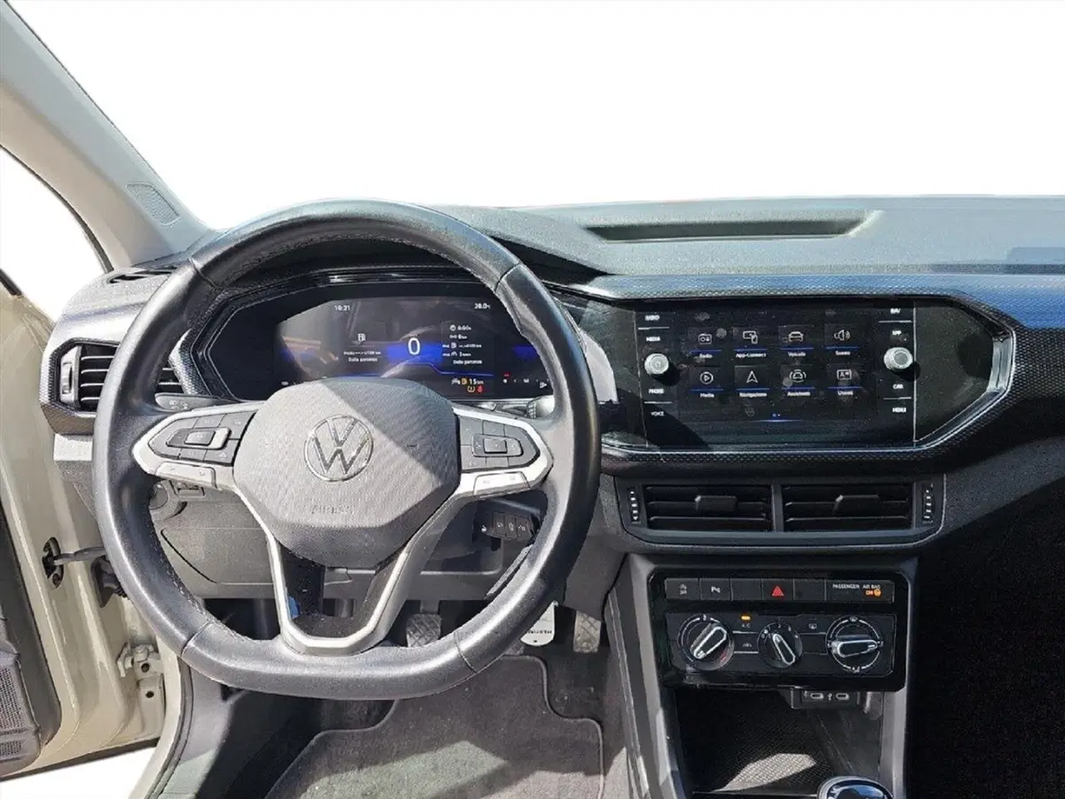 Volkswagen T-Cross usata a Lecco (9)