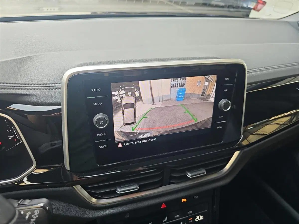 Volkswagen T-Roc usata a Lecco (16)