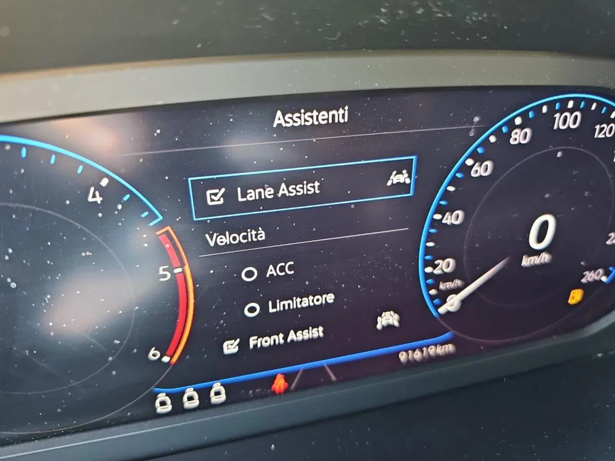 Volkswagen T-Roc usata a Lecco (15)