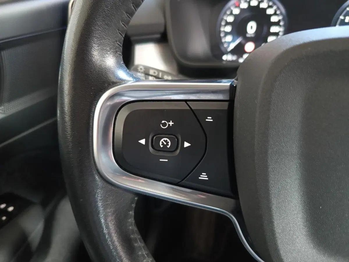 Volvo XC40 usata a Varese (15)