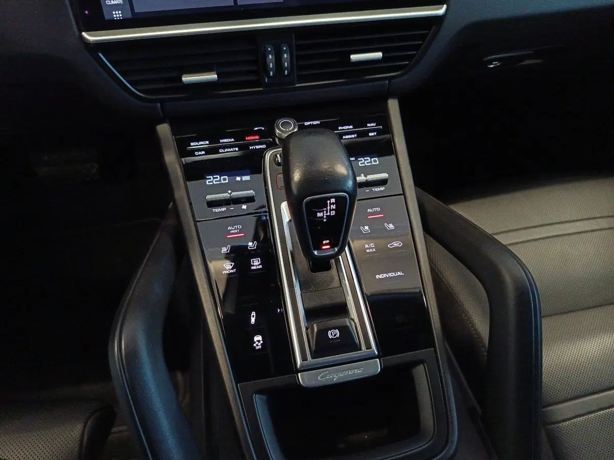 Porsche Cayenne usata a Varese (15)