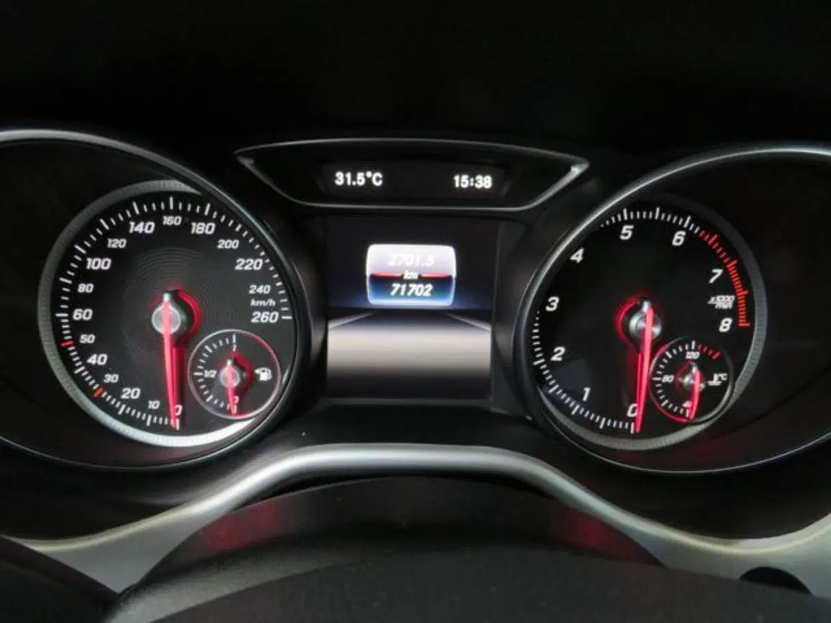 Mercedes-Benz GLA SUV usata a Lodi (12)