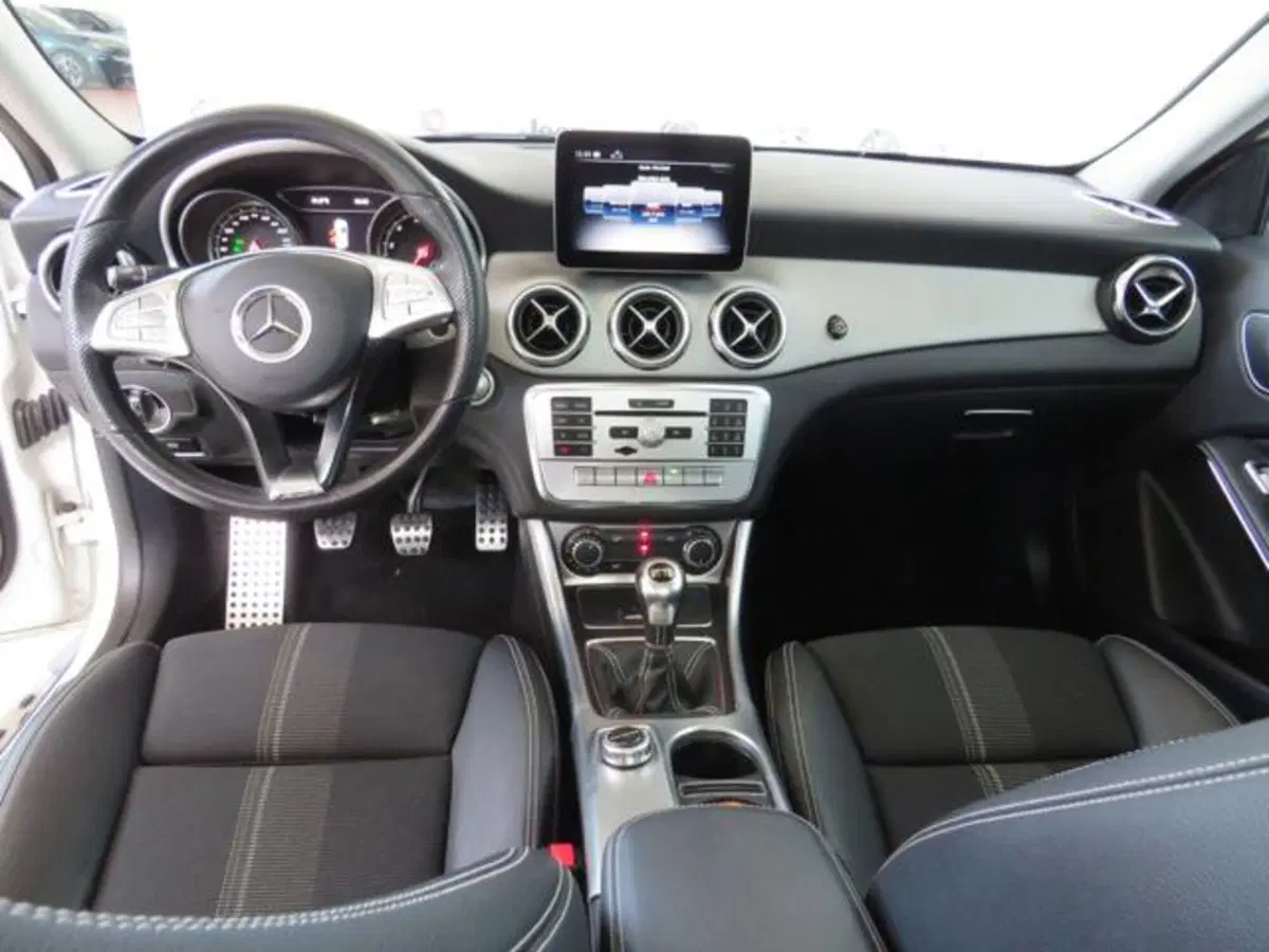 Mercedes-Benz GLA SUV usata a Lodi (13)
