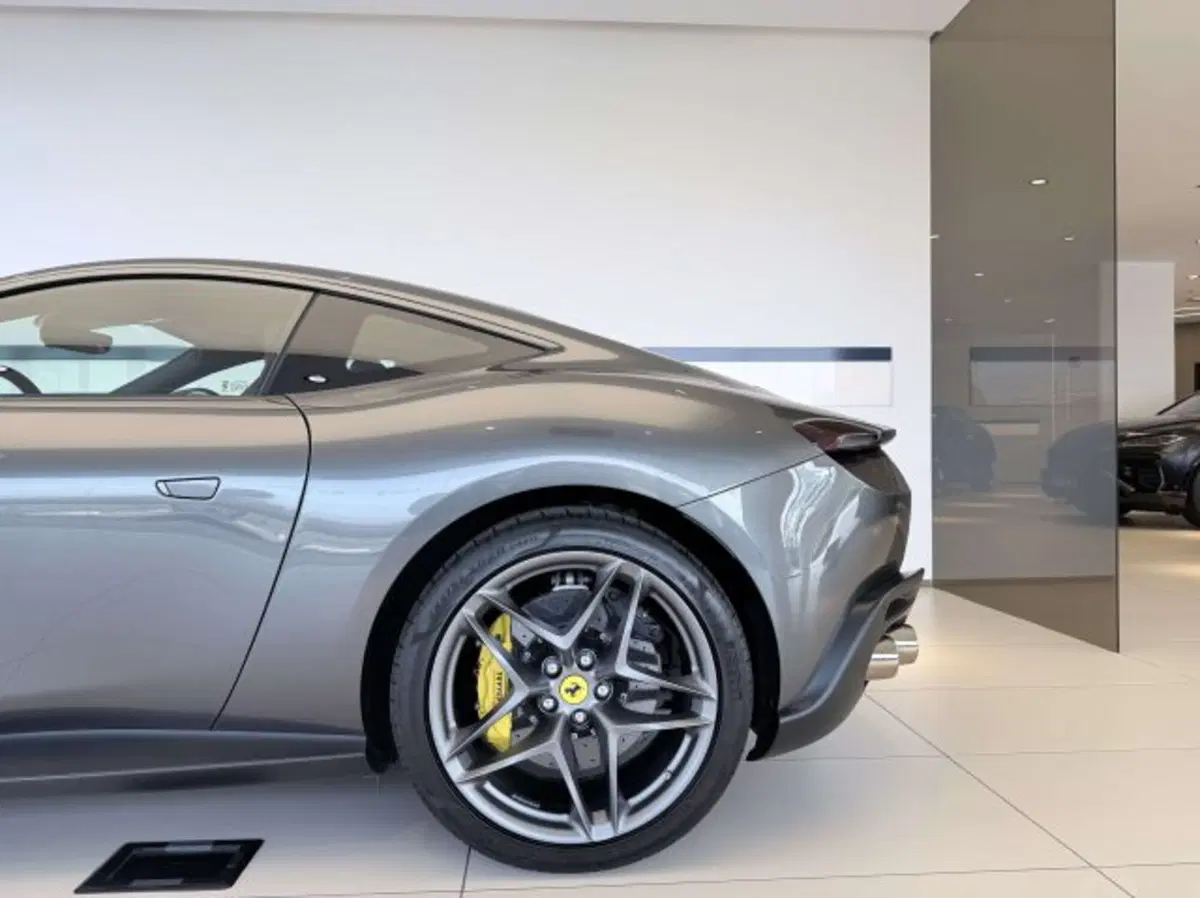 Ferrari Roma Spider usata a Torino (12)
