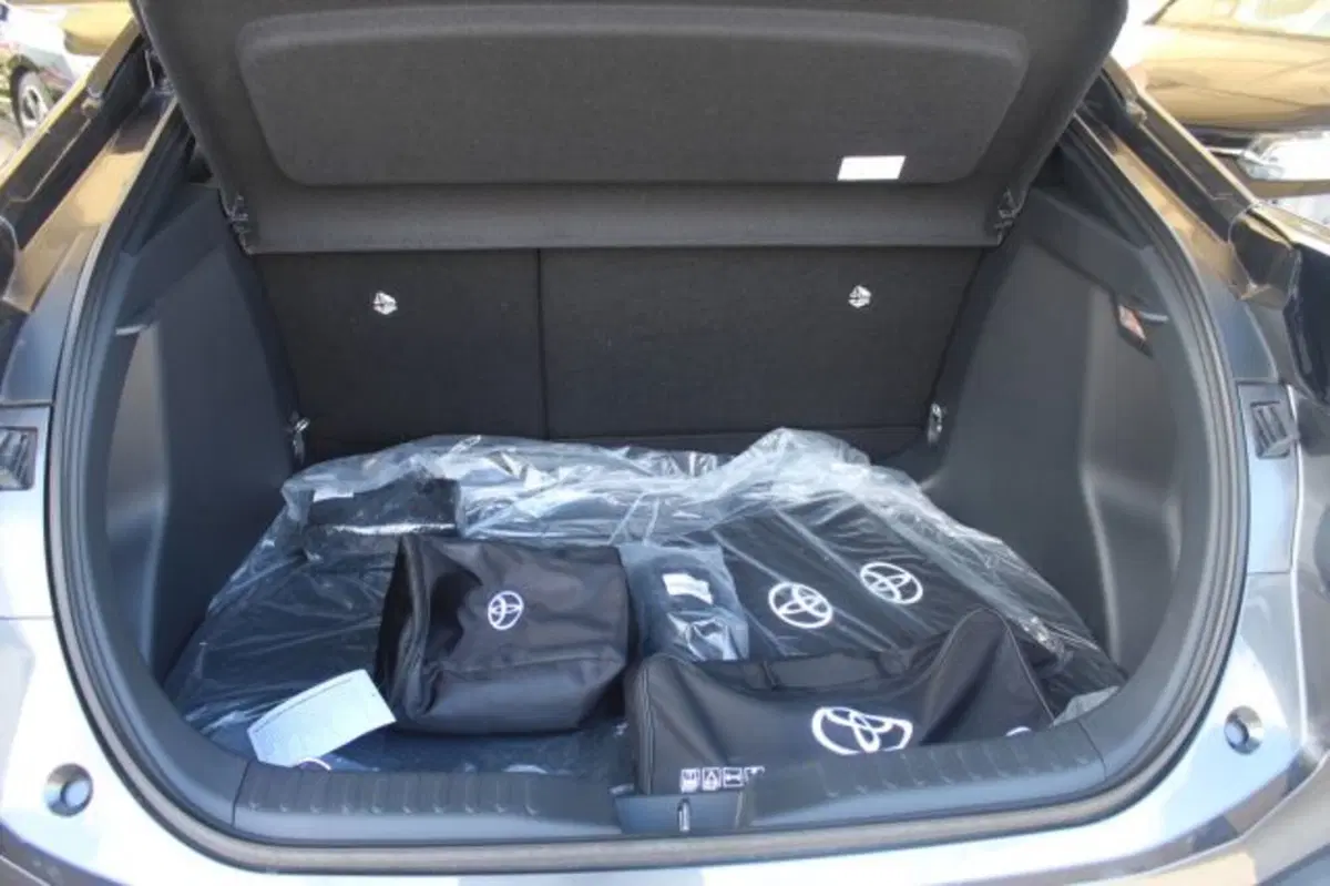 Toyota Toyota C-HR usata a Roma (8)