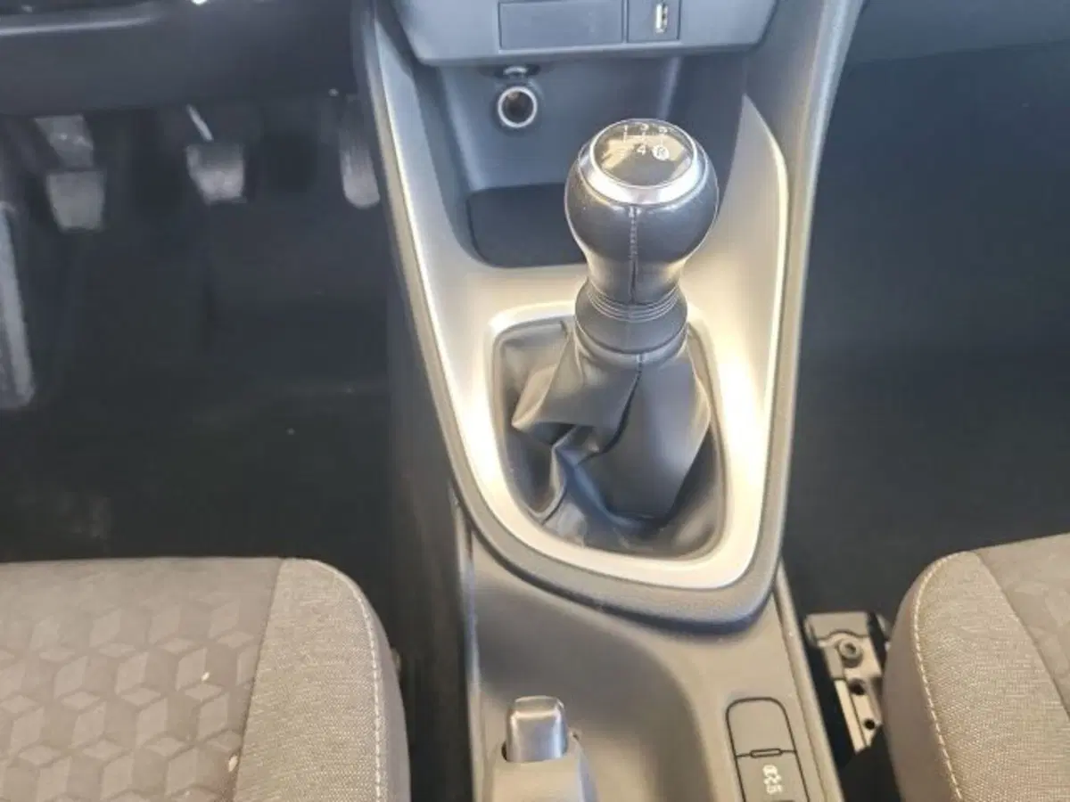 Toyota Yaris usata a Roma (15)