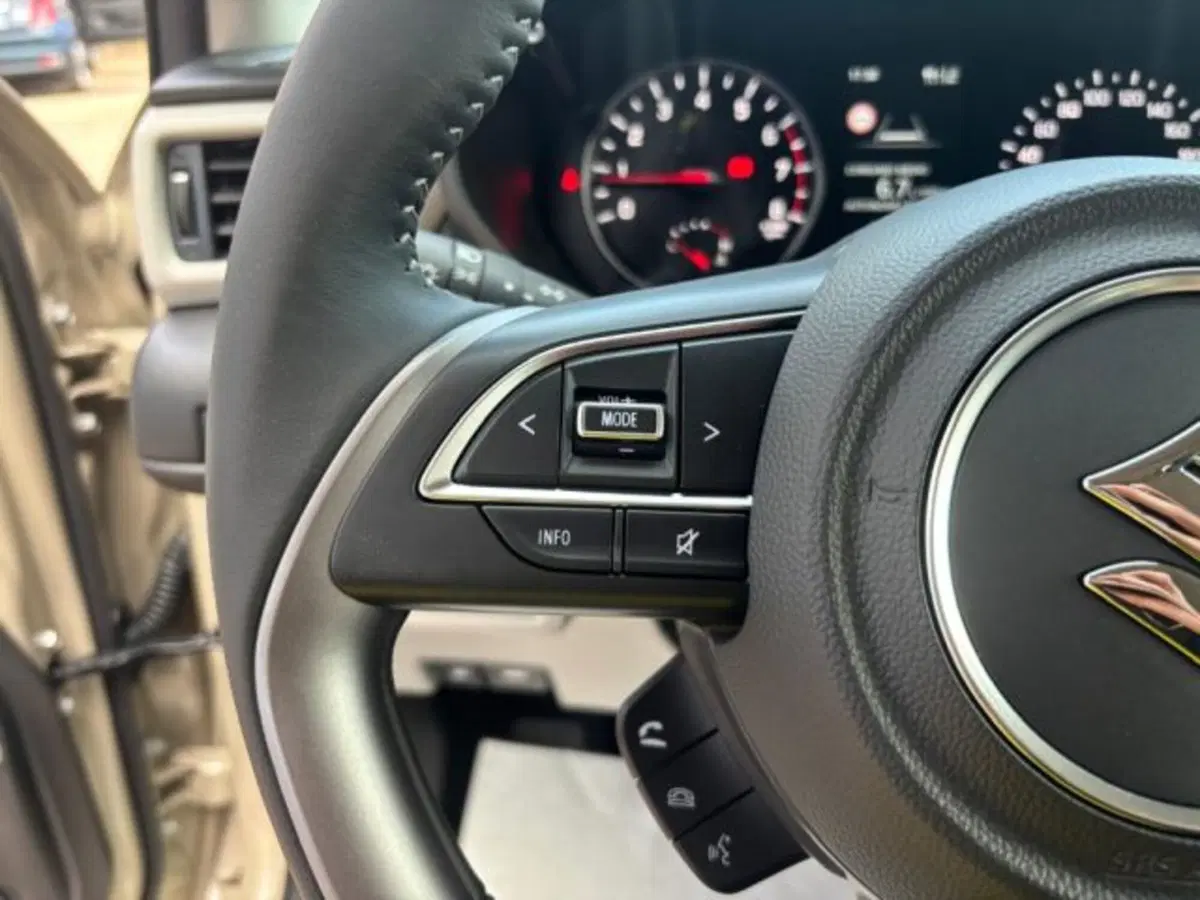 Suzuki Swift nuova a Cuneo (13)