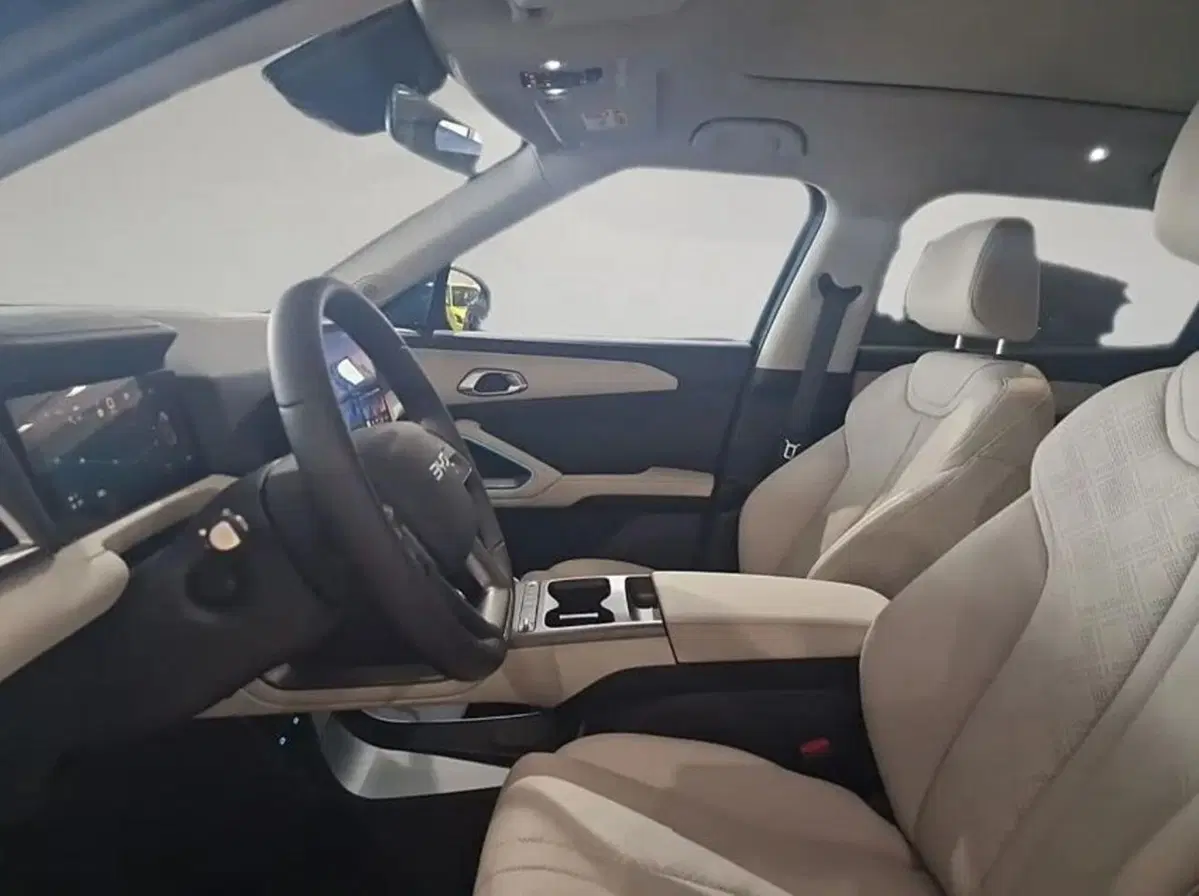 Byd Atto 2 DM-i nuova a Bologna (7)