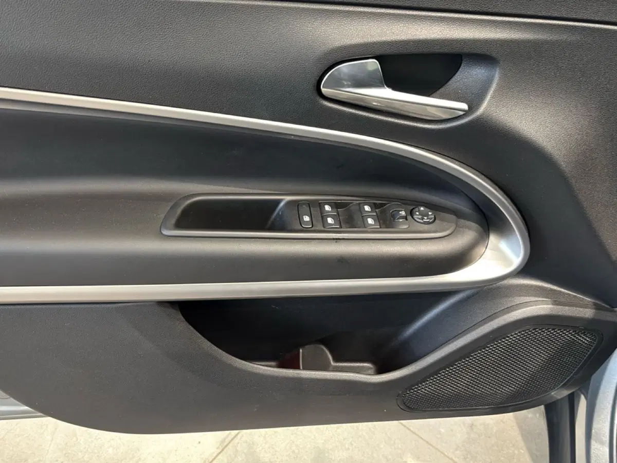 Jeep Avenger usata a Bologna (16)