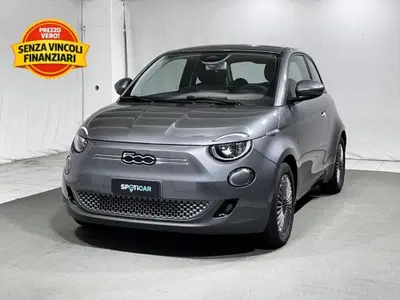 Fiat 500 Cabrio e Cabrio 42 kWh Icon del 2024 usata a Montagna in Valtellina
