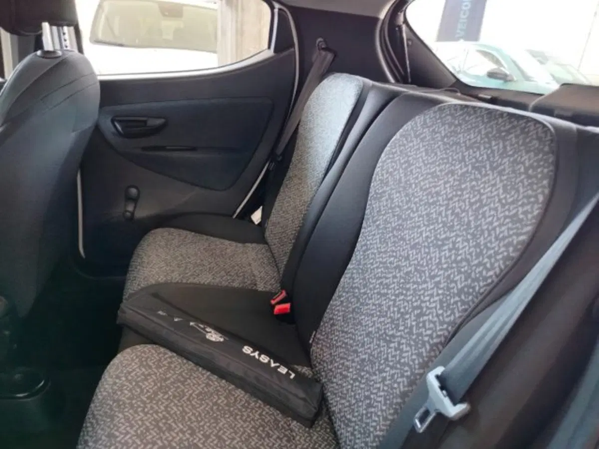 Lancia Ypsilon usata a Forlì-Cesena (15)