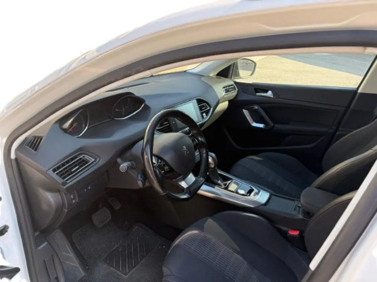 Peugeot 308 usata a Modena (8)
