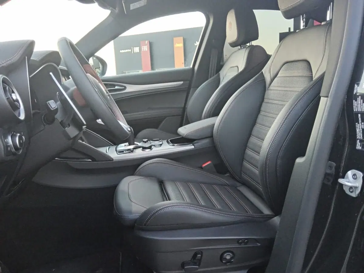 Alfa Romeo Stelvio nuova a Alessandria (10)