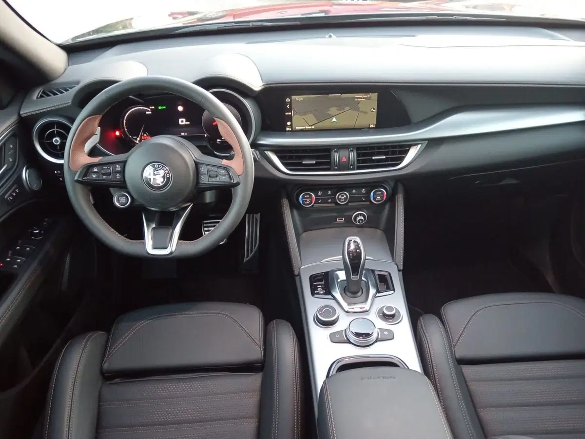 Alfa Romeo Stelvio nuova a Alessandria (14)