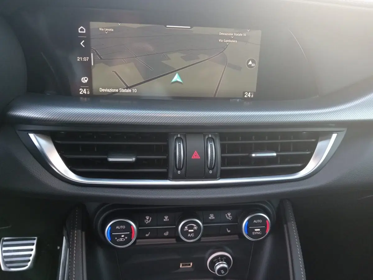 Alfa Romeo Stelvio nuova a Alessandria (18)