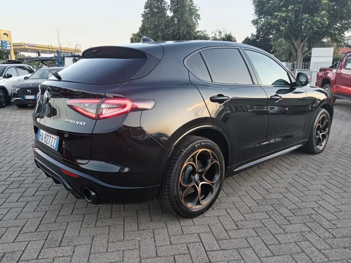 Alfa Romeo Stelvio nuova a Alessandria (5)