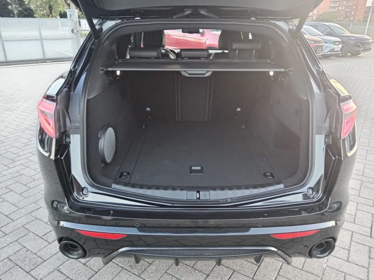 Alfa Romeo Stelvio nuova a Alessandria (6)
