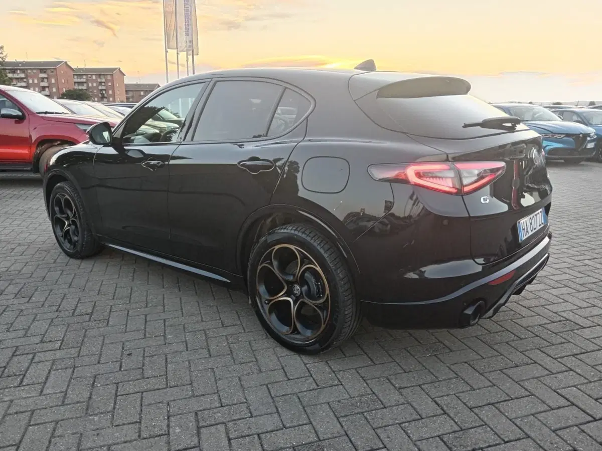 Alfa Romeo Stelvio nuova a Alessandria (7)