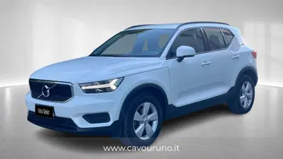 Volvo XC40 T2 Momentum Core del 2022 usata a Ferrara