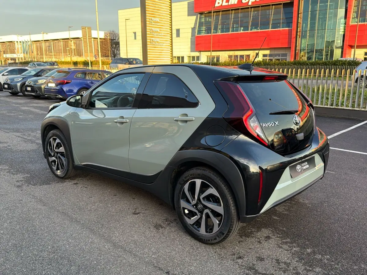 Toyota Aygo X nuova a Mantova (3)