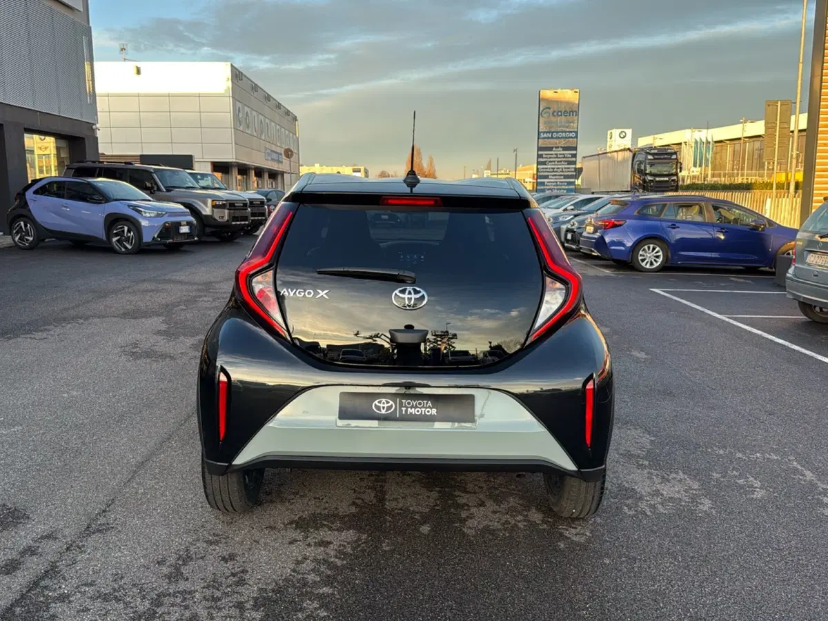Toyota Aygo X nuova a Mantova (4)
