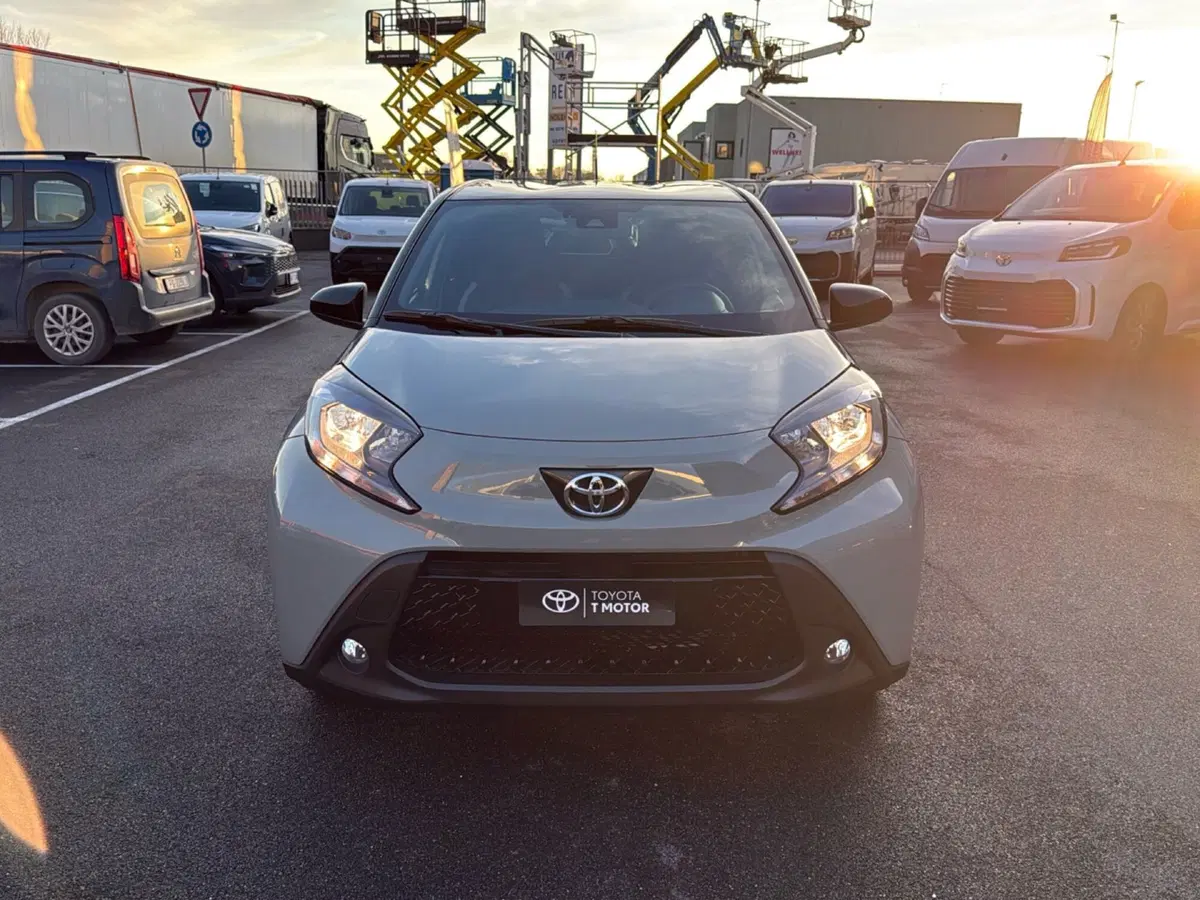 Toyota Aygo X nuova a Mantova (5)