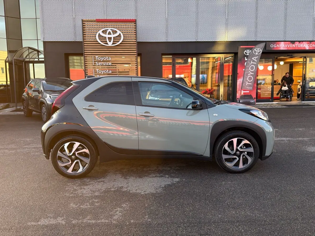 Toyota Aygo X nuova a Mantova (7)