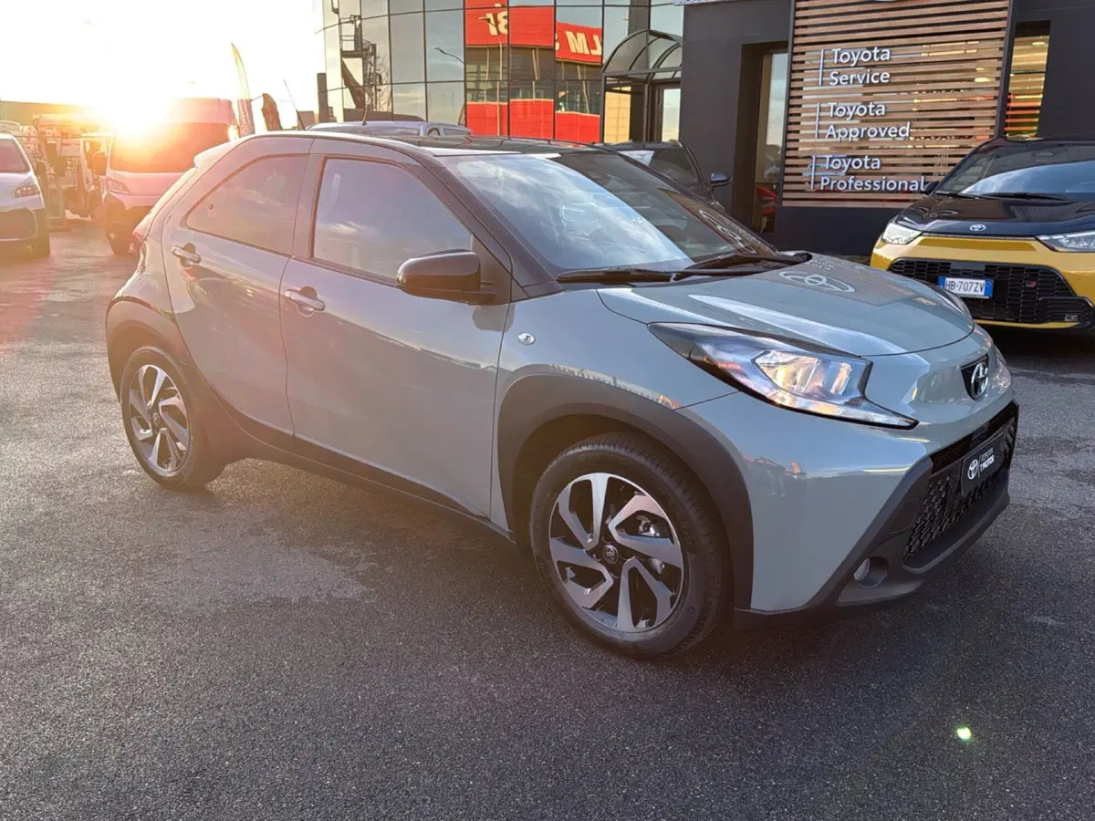 Toyota Aygo X nuova a Mantova (8)