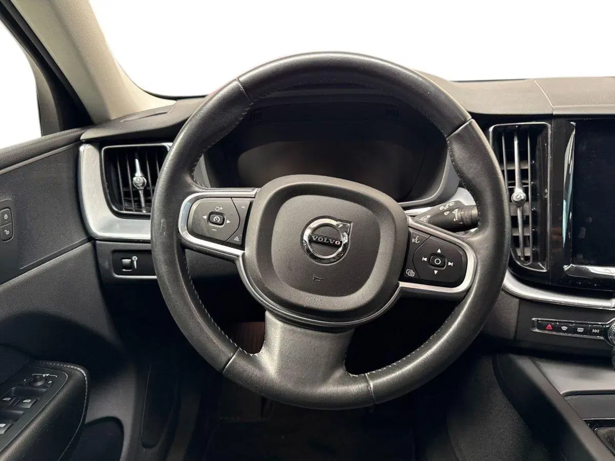 Volvo XC60 usata a Parma (11)