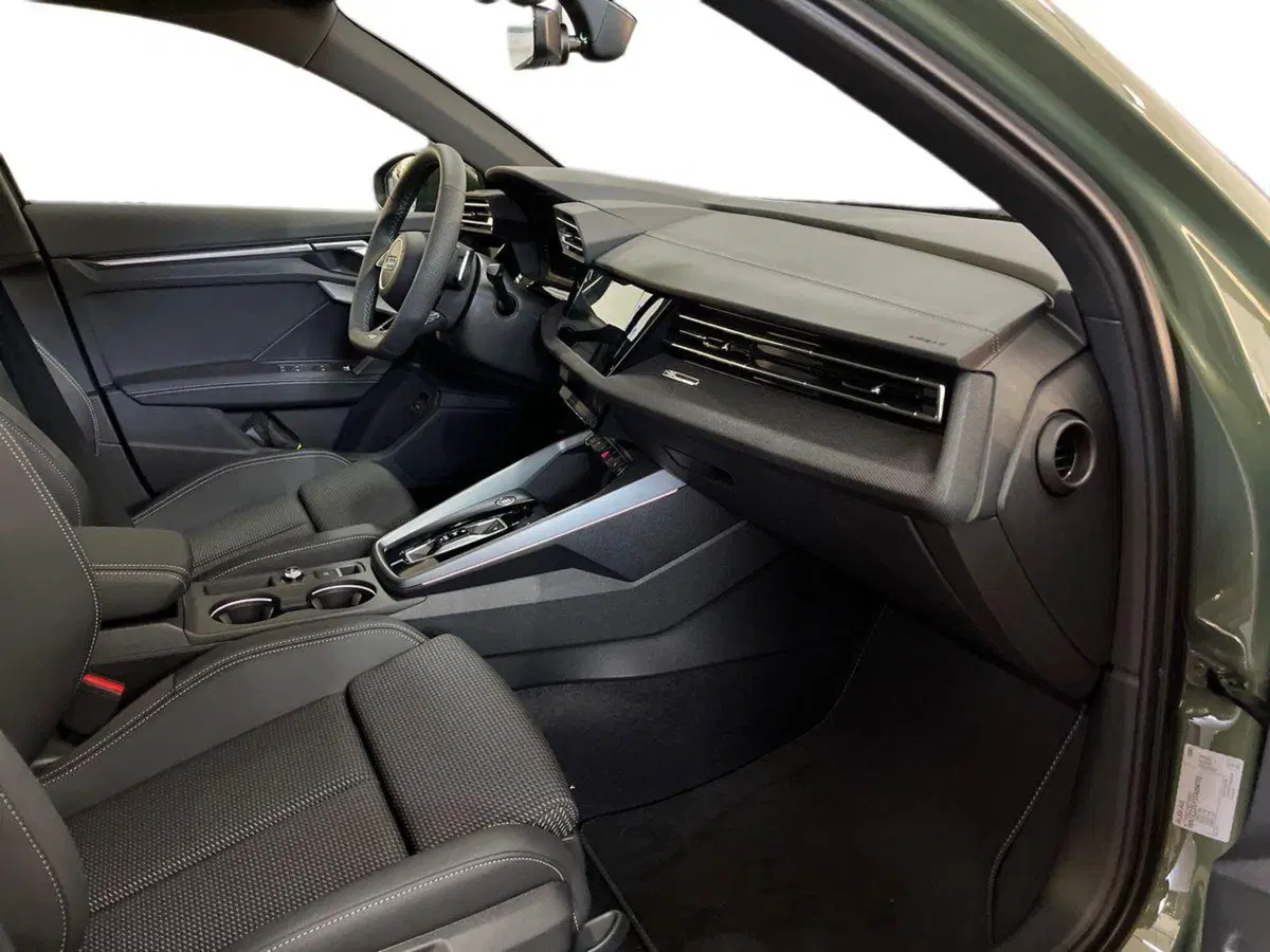 Audi A3 allstreet nuova a Bari (9)