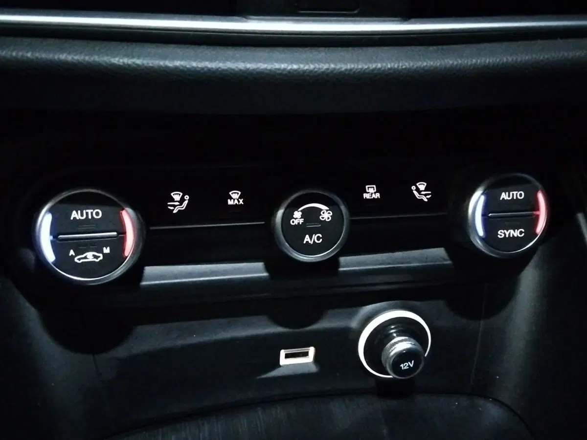 Alfa Romeo Stelvio usata a Pescara (15)