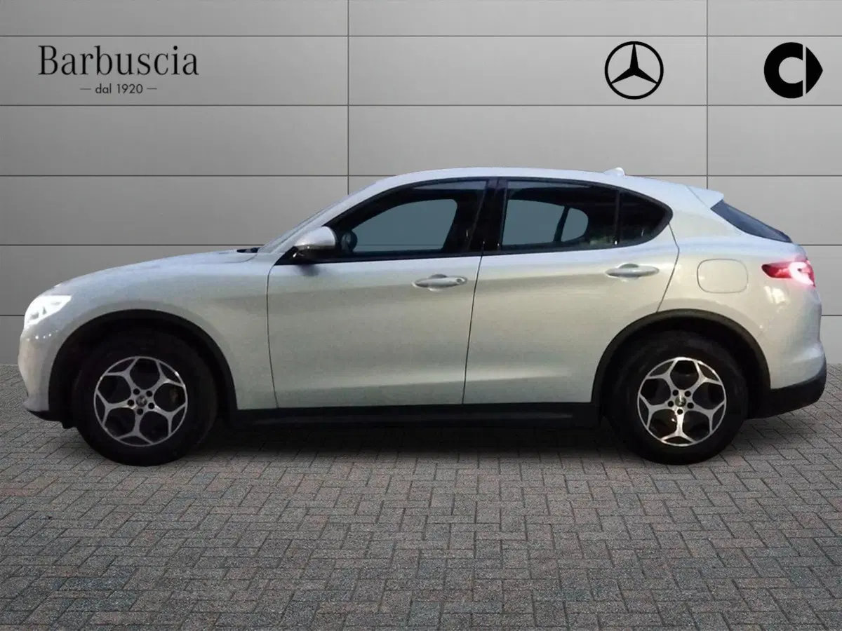 Alfa Romeo Stelvio usata a Pescara (5)
