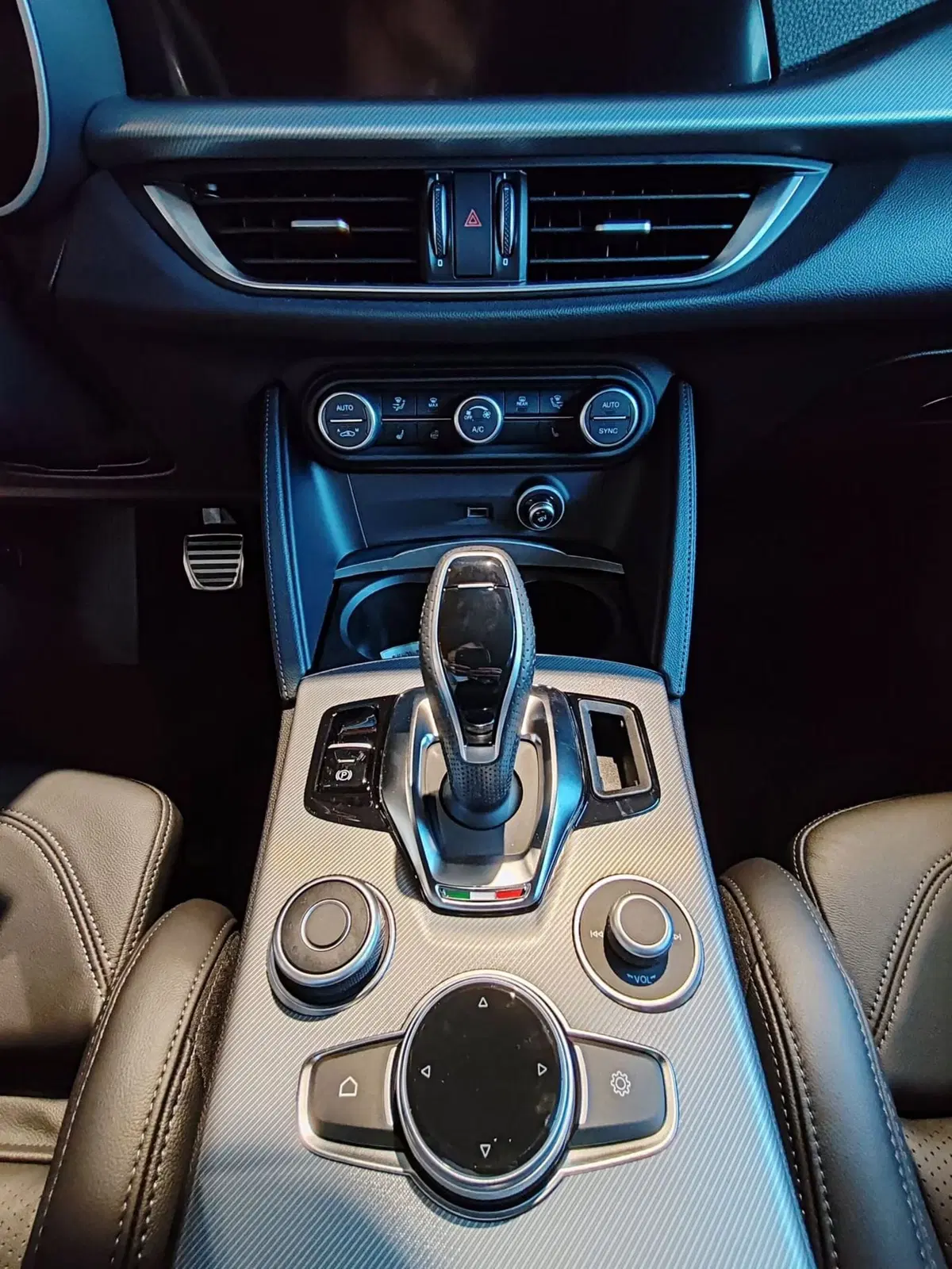 Alfa Romeo Stelvio nuova a Pisa (10)