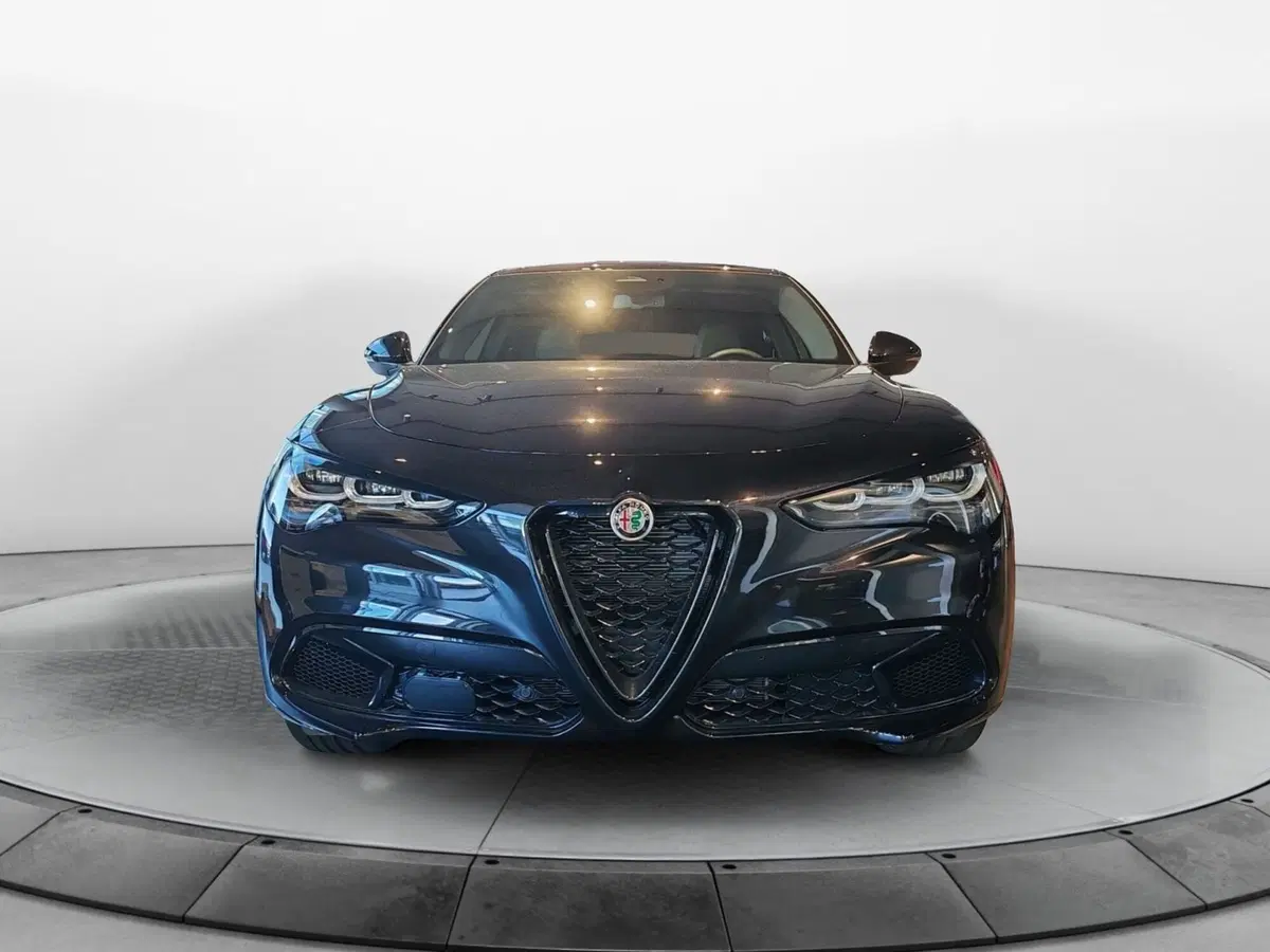 Alfa Romeo Stelvio nuova a Pisa (2)