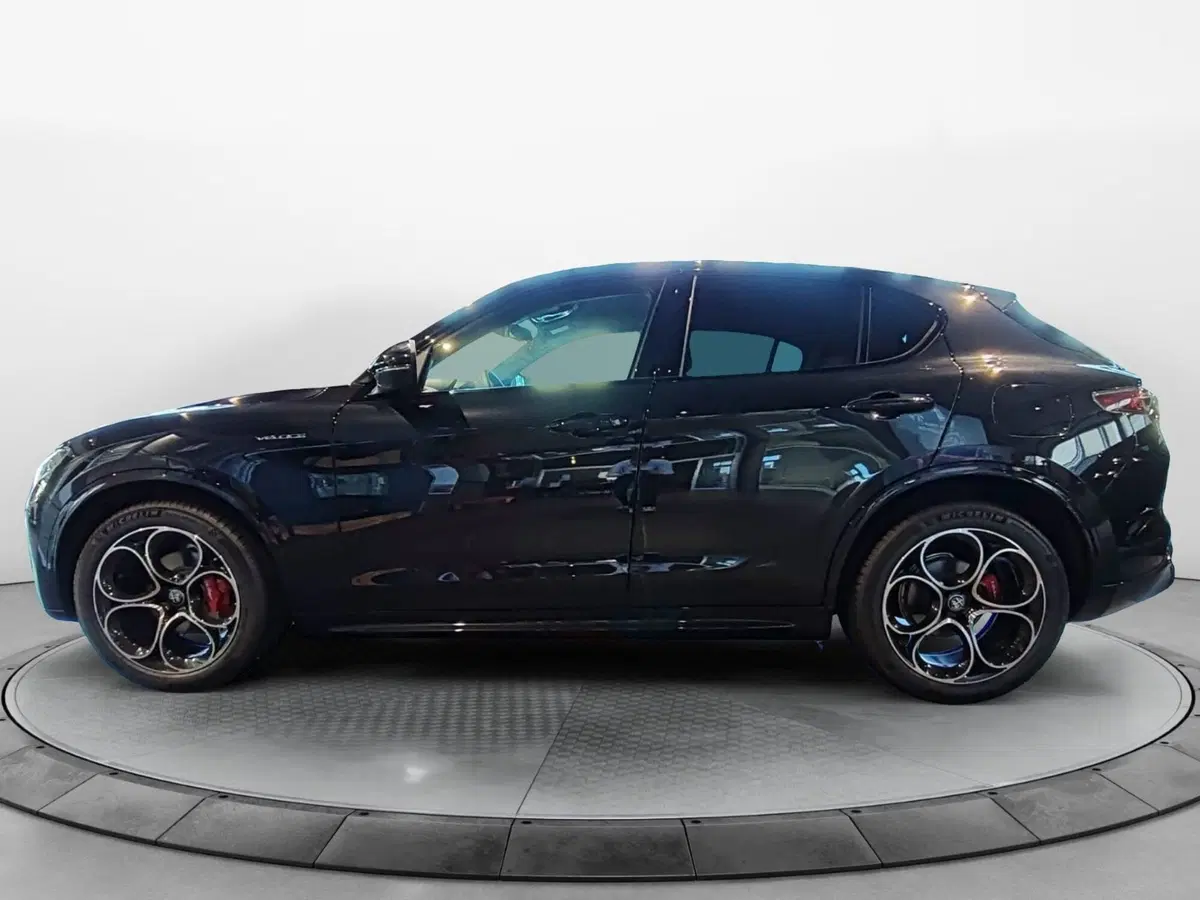 Alfa Romeo Stelvio nuova a Pisa (3)