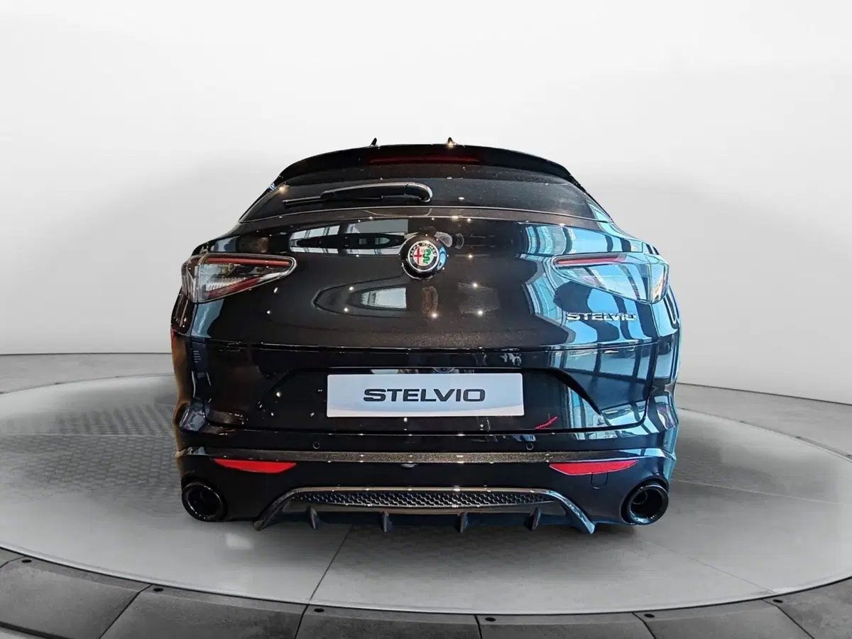 Alfa Romeo Stelvio nuova a Pisa (4)