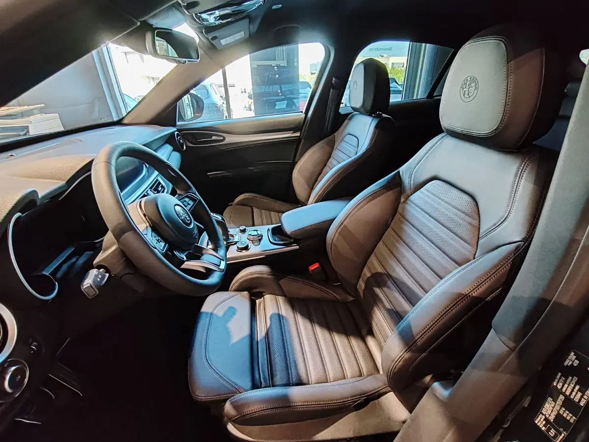 Alfa Romeo Stelvio nuova a Pisa (6)
