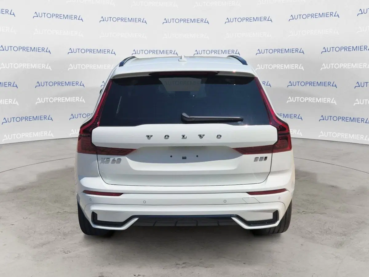 Volvo XC60 nuova a Como (4)