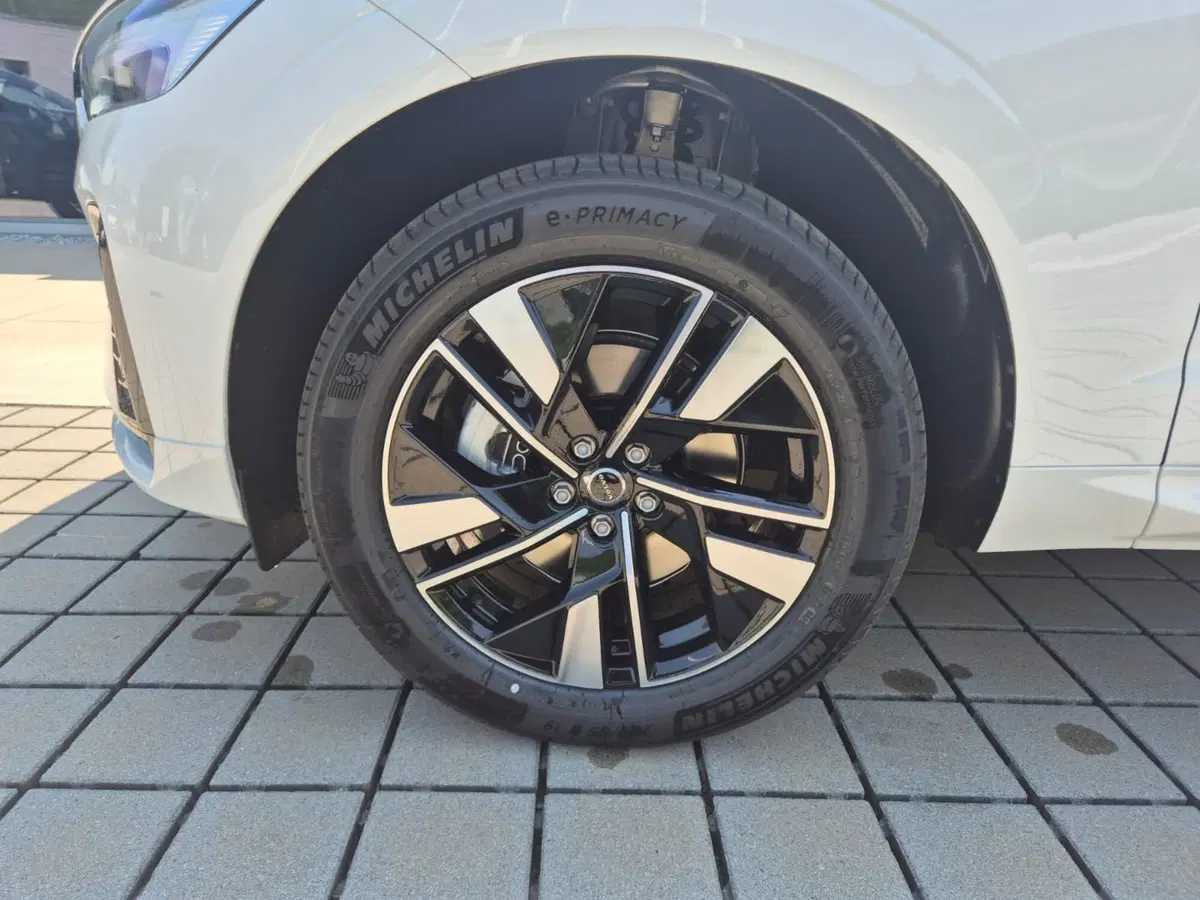 Volvo XC60 nuova a Como (7)