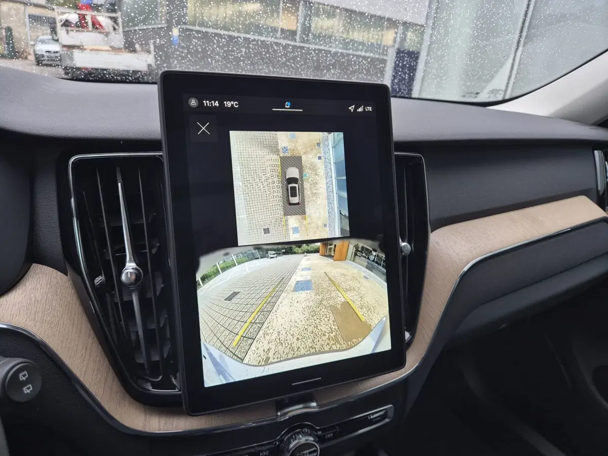 Volvo XC60 nuova a Como (8)