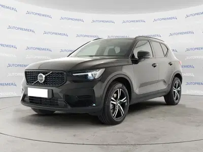 Volvo XC40 B3 automatico Plus Dark nuova a Como